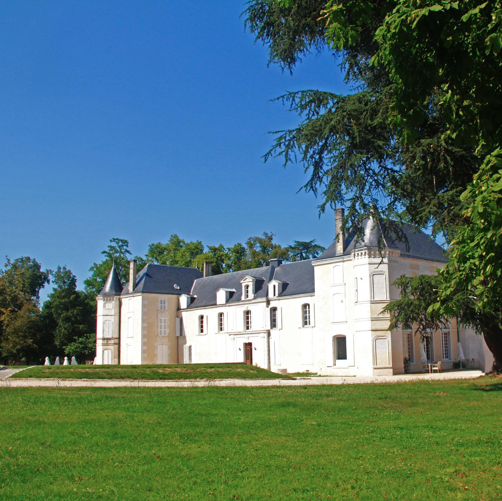 The Domaine de Chatenay is a historical castle renovated and reborn into a bed and breakfast, seminar rooms, wedding venue, and Cognac Club.