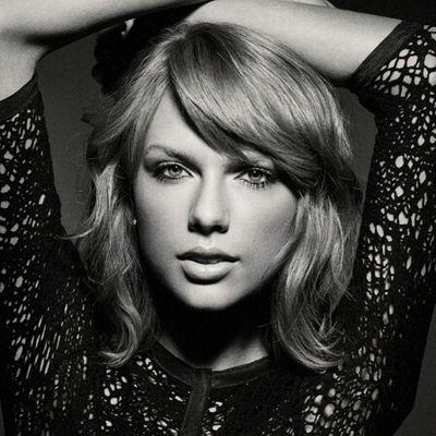 Hello! Taylor♥ 
swiftie forever ♥
French Girl 
14 yo   ♥   Emji NS♥