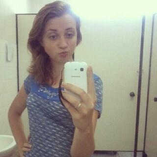 Se for pra namora, que seja com alguém que aproveite a vida com você e não com uma pessoa que te impeça de viver.