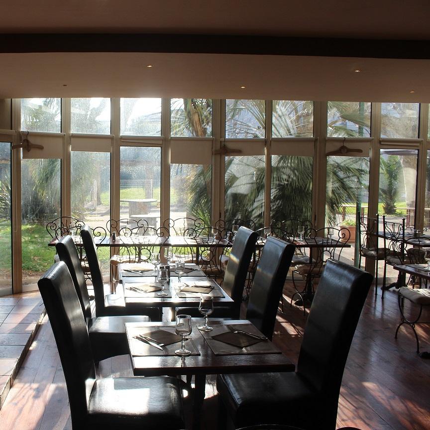 Chaleureux et moderne, le restaurant vous accueille pour un repas agréable. Pour nous le vin, la musique et la gastronomie sont là pour rassembler les gens.