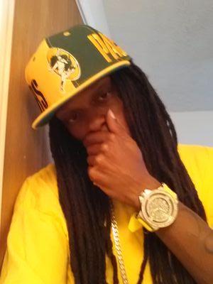 LowrenzaG's profile picture. TRUST NO ONE