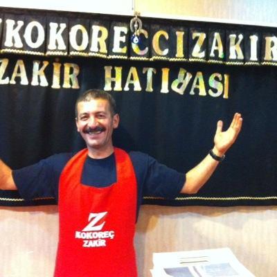 Kaç yaşında olduğumun ne önemi var pamuk şeker gördüm mü alır boş salıncak gördüğümde mutlaka sallanırım :) Uşak Üniversitesi {Beşiktaşlı}{15.05.2014}