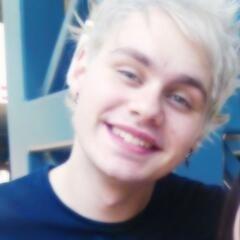 ashtongiggle_'s profile picture. Here's a free follow please go follow my main account tweet me 'pineapple' for a fb its more exciting { @Mashtonturtles }