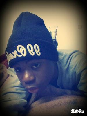 Qui sais parler Français  dans la Monde @JuniorMetuschela et qui peux être si SWAGG avec des casqeuttes (OBEY NEW YORK VANS       SWAGG ET YM CMB) follow me