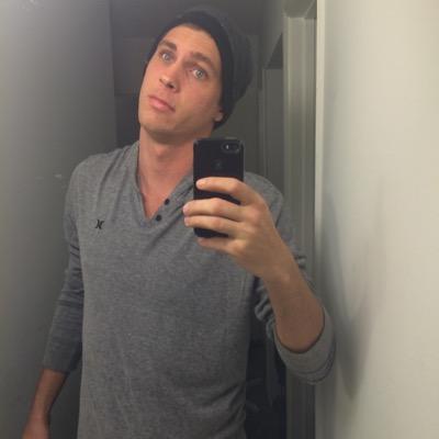 DavidMingham's profile picture. beach-volleyball-video games-airsoft-lets play