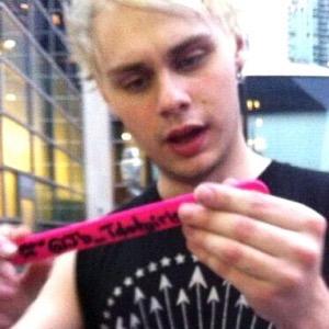 chirpyblonde's profile picture. 