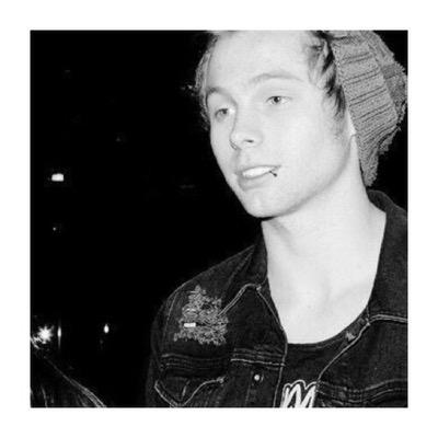 i like calum and his butt fight me.