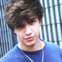 @JulianSerrano Piola Vos No . ✌✌✌ Yo no quiero ser tu ídolo, no quiero que me amen, 
Yo quiero ser tu amigo el que te alegre en esas tardes ..