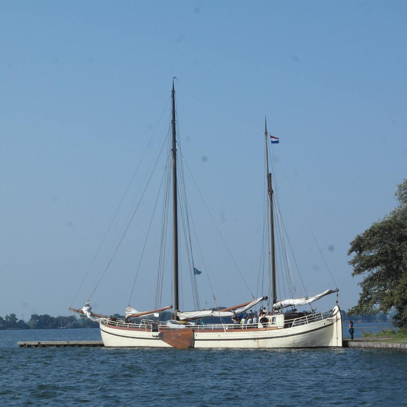 Segeln auf dem Ijsselmeer

Ob Klassenfahrt oder Betriebsausflug, Familienurlaub oder Junggesellenabschied, auf der Arbeid Adelt wird jede Reise zum Erlebnis