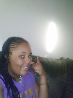 Hi I'm mellony and I'm a good person love music,and first thing about me is I don't play,and I'm a bosd