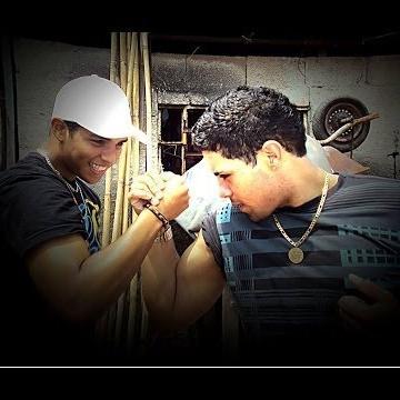 se ser Autentica e Petzinha é uma loucura eu sou uma louca sem cura @DalesteBR e @McPetMF