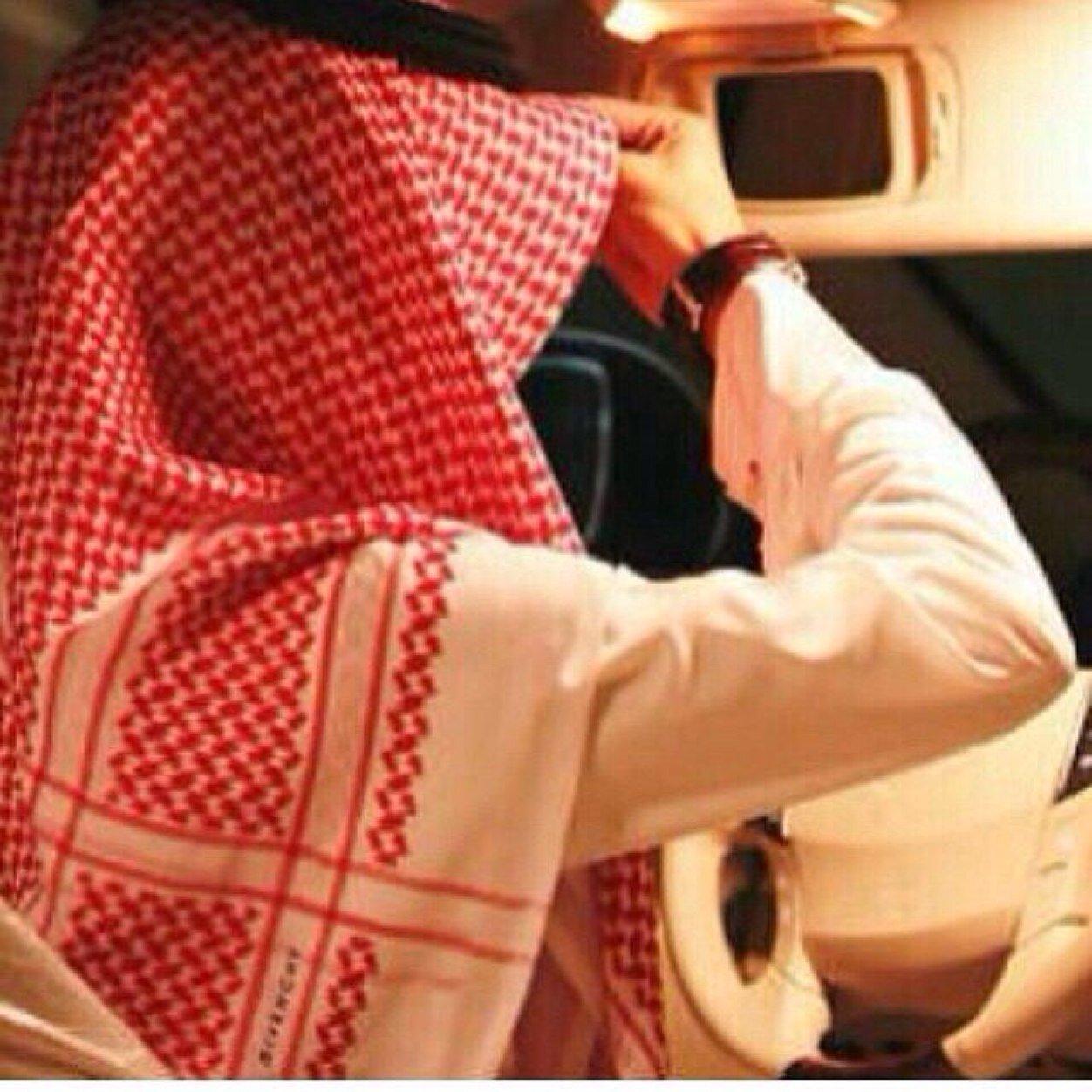 جـعل القلب اللے على الطـيب ربانے يدخل جنانــ الخــلد ۈيقـطف ثمرهـا