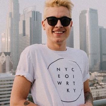 free follow from @kiancum (go follow please!)