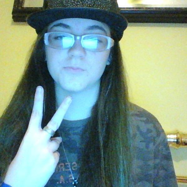 i am a singer song writer, dancer and a youtuber , story writer and drawer