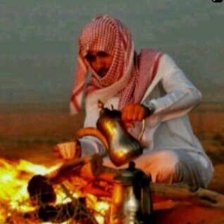 أقلط تربـع فالحشـا الله يحييـك لك في صميم الذات دوله وامـآرة أقدع على فيض المشاعر واقهويك فنجـال شعرن ماتغيـر بهـاره