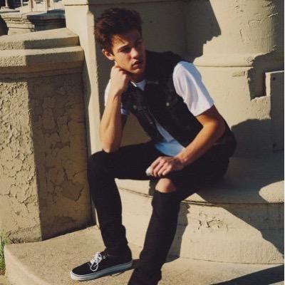 Taylor, Chelsea, Krista, & Maddie here! a fanpage for all of his amazing fans! ♡ follow for follow. we just want to be noticed.♡