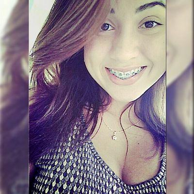 “Nunca fui como todos. Nunca tive muitos amigos. Nunca fui favorita. Nunca fui o que meus pais queriam. Nunca tive alguém que me amasse. Mas tive somente a mim.