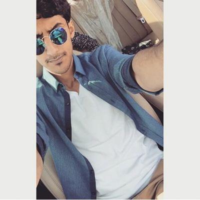 عينه شيء من النعيم
وأبتسامته تُريح التائهين'
