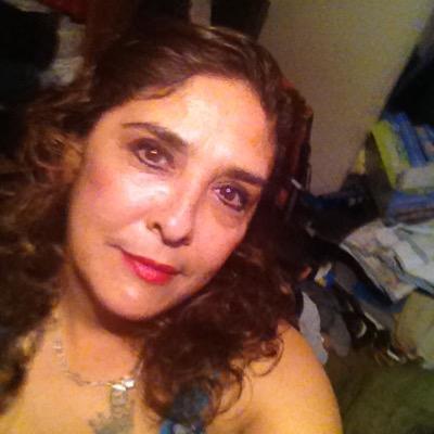 soy Ma de casa estoy en una relación vivo en Inglewood  CA