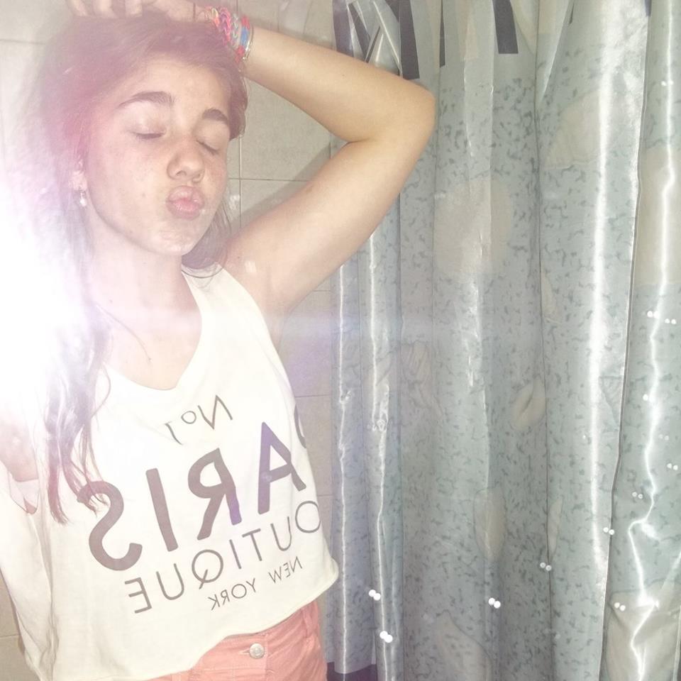 Tu y yo no somos más amigos noo
A partir de ahora sos mi amor♥ Seguime y te sigo:3