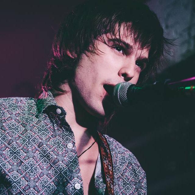 Need see your face, I need look into your eyes.
Through the storm and through the clouds
Since: 25/02/2010