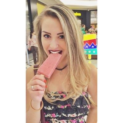 CacauSambista's profile picture. com ou sem coroa sempre princesa
com ou sem  efeito sempre perfeita
com ou sem maquiagem sempre diva
essa é a cacau ❤️✌️