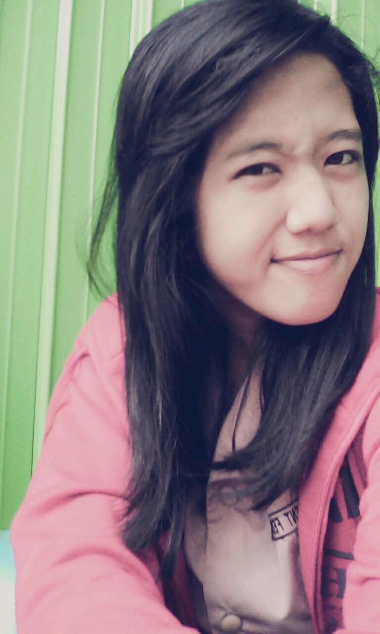 ♥valent febriola♥||24 februari 1999||anak JHS one Kras Kediri||grade 9||bawel , cuek , tapi penyayang||always keep smile to people☺||085785720425:)