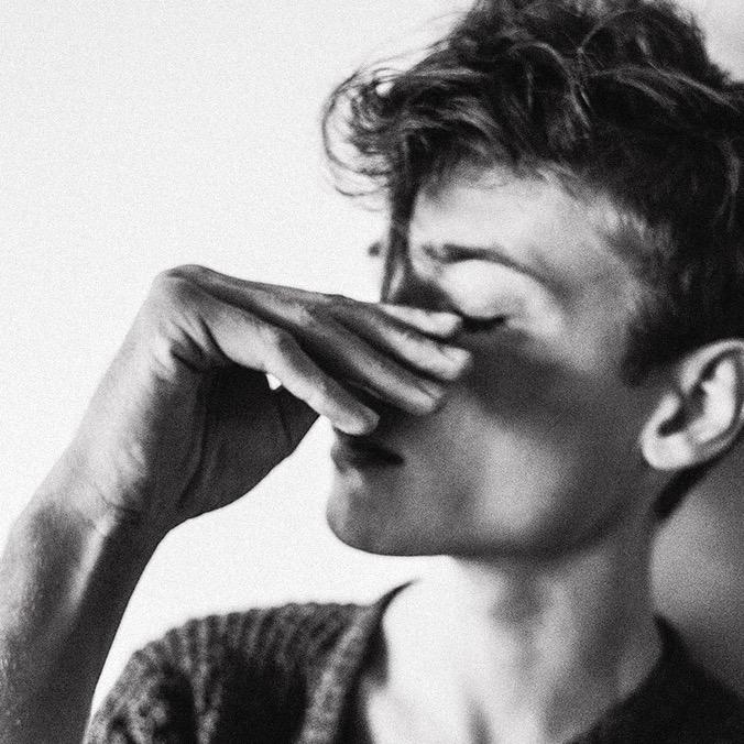 AKissNotStolen's profile picture. Stuck here by an invisible chain. Never given the chance to fly. @BenjcminGiroux gives me butterflies. || Muggle || Blind || 16 || #HPRP