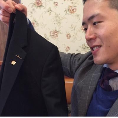 Kent (mr. international) ENGROSSEというオーダースーツのブランドでスタイリストをしているKentです。¥29,800（+tax)からお作りできます。 engrosse は 夢中にさせるという意味の英語の動詞 engross と 花言葉が情熱のrose(薔薇)を合わせた造語です^_^