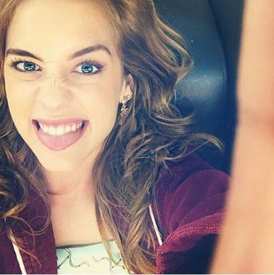 Único fc que não conhece a ídola                                         @sophiaabrahao                                                      sweet girl