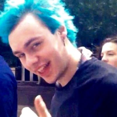 hey @hoodbemine gave you a free follow!✨