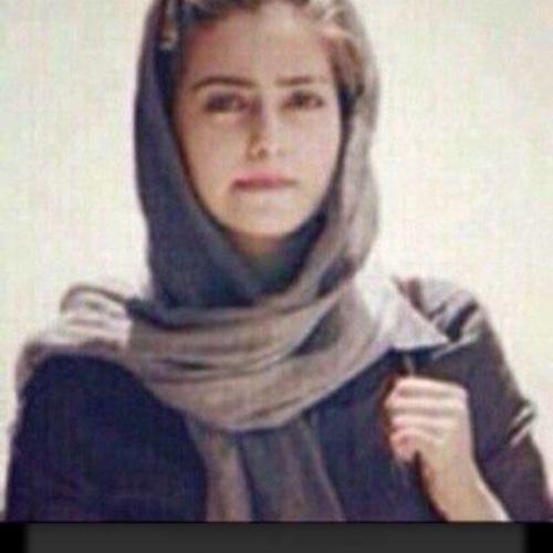 أنا انثى لاتقبل المناصفه ولاتستجدي الوسطيه إما أن أعتلي العرش أو أخلع التاج وأمضي