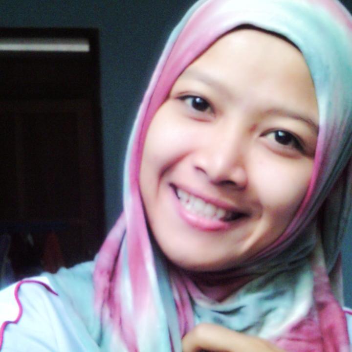 senia1607's profile picture. Aku ingin seperti air sederhana tapi berharga