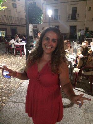 Soy una soñadora que está segura que sus sueños poco a poco se irán cumpliendo....lo mismo esto sigue siendo un sueño jejejeje