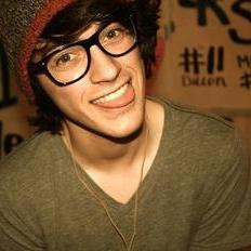 | Hi I'm Anthony Stark and I tutor chemistry :-) |  @xSkylerBirdx makes me laugh and @ShadowOfAStory is-... Well? Not too sure! | #Marvel #OC 18+ |