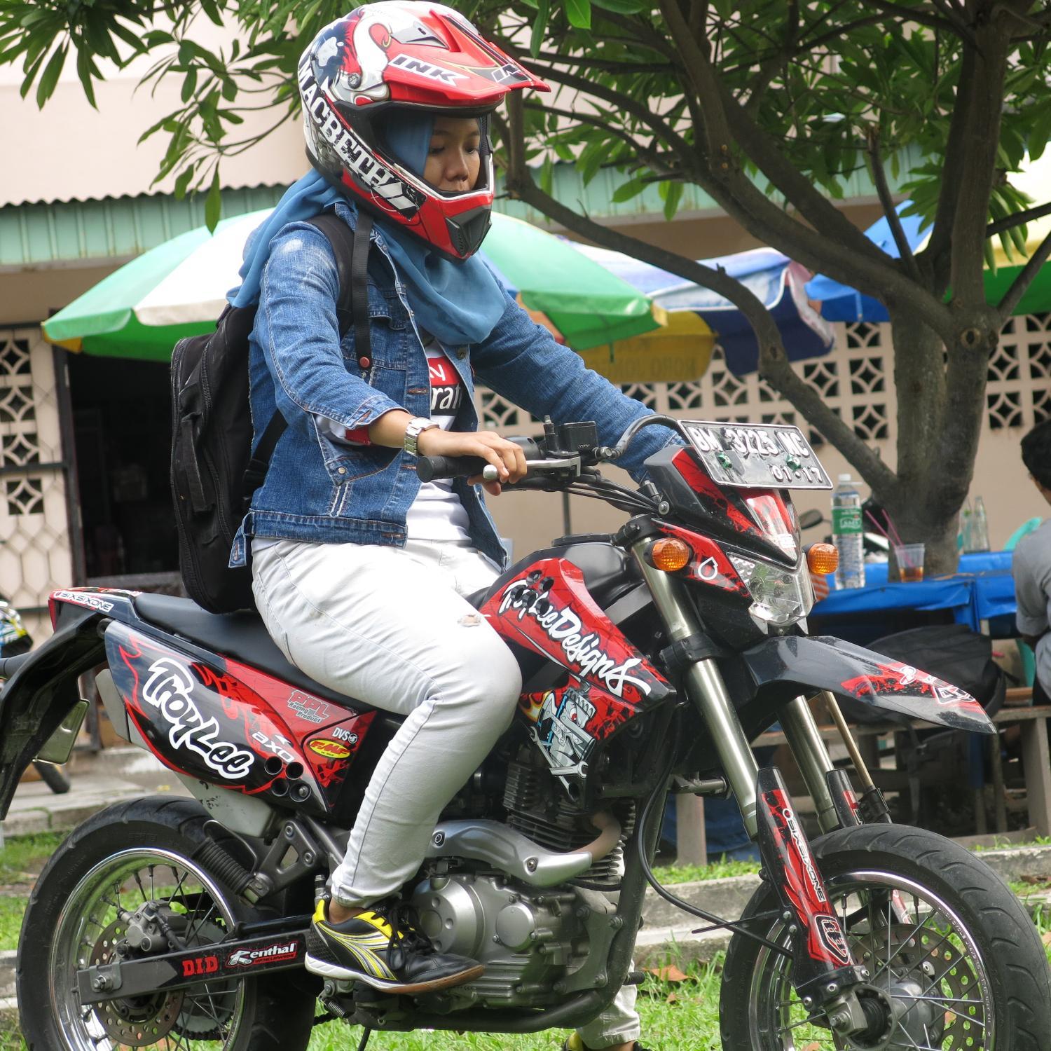 | law faculity UR'12 | IG: ochasafnatin26 |  Low women FC  |  @yogisetiadi         (ɔ ˘⌣˘)˘⌣˘ c) ♥ part of my life | owner @PuddingHousePKU