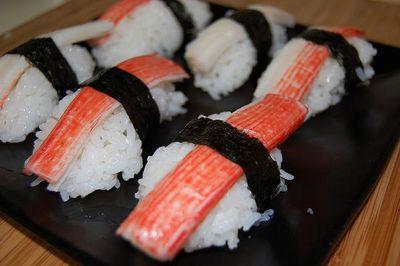 Homedelivery Sushi sehat ala Jepang dengan harga terjangkau cocok dinikmati bersama keluarga dan orang tersayang. For information order pls call: 081314444126
