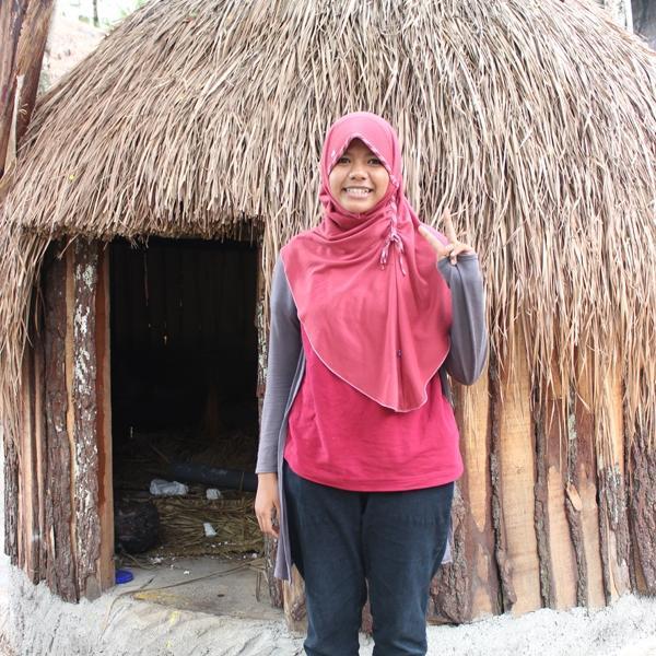 aqsa vaca, 14 yo , 12 feb 2001, allah is my god.
ingin selalu tersenyum :')