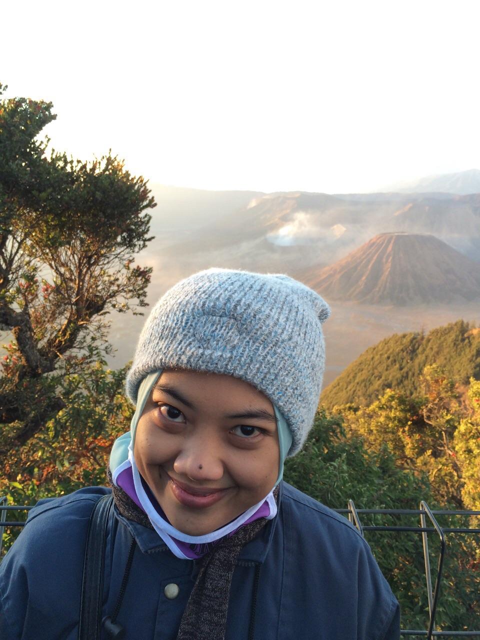 i come from Duri-Riau. i'm friendly, honest and perfectionist. i'm a petroleum engineer. i graduated from UPN Veteran Yogyakarta