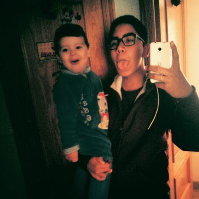 Es simple, se tu mismo, aprende a quererte y veras como eres feliz, da igual los demás.