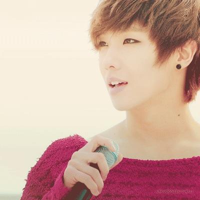 Writer_meesh's profile picture. اكتب الخواطر والشعر والقصص القصيره والروايات..لا احلل لمن ينسب م اكتب له