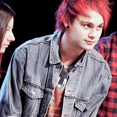Follow @LipsofHemmings
