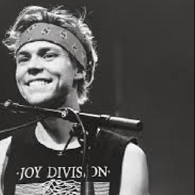 I love my 5sos like family | 5 seconds of summer | Girl of 1000 kiss faces