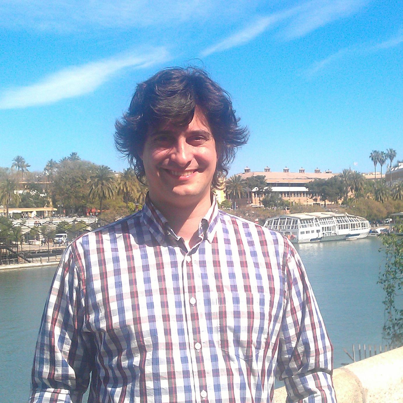 Ingeniero interesado en la investigación en automatización y robótica y su aplicación industrial.
