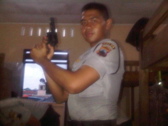 Jika salah perbaiki, jika gagal coba lagi, tapi jika kamu menyerah semua selesai.