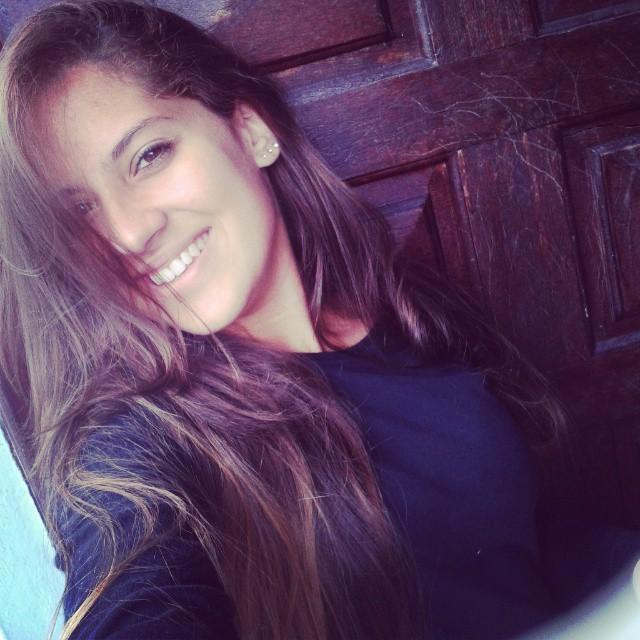 Ela foi viajar por ai; ser sol pro mar e flor pra bem-te-vi.. ☀