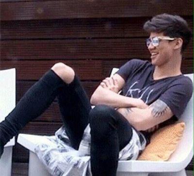 all about calum hood