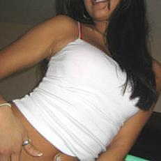 Prazer kellyzinha 18 anos!!!As fotos do meu twitter não sou eu.foto minha é a do perfil...e só na dm...bjssssss!!!!!!