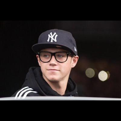 this is a free follow from @harrysfux PLEASE FOLLOW! YOU WILL ALSO GET FB FROM HER!!!!! THNX!!!!! @harrysfux