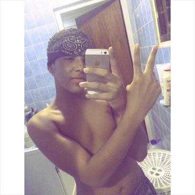 moksrz's profile picture. Azalean